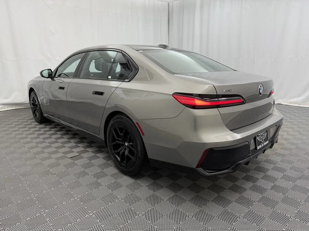 BMW 7 Series photo 6
