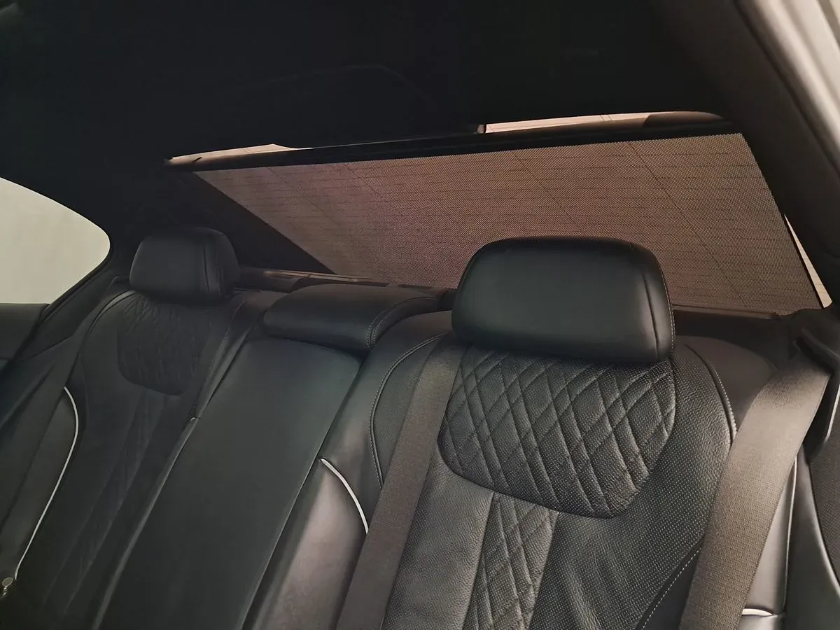 BMW 7 Series photo 38