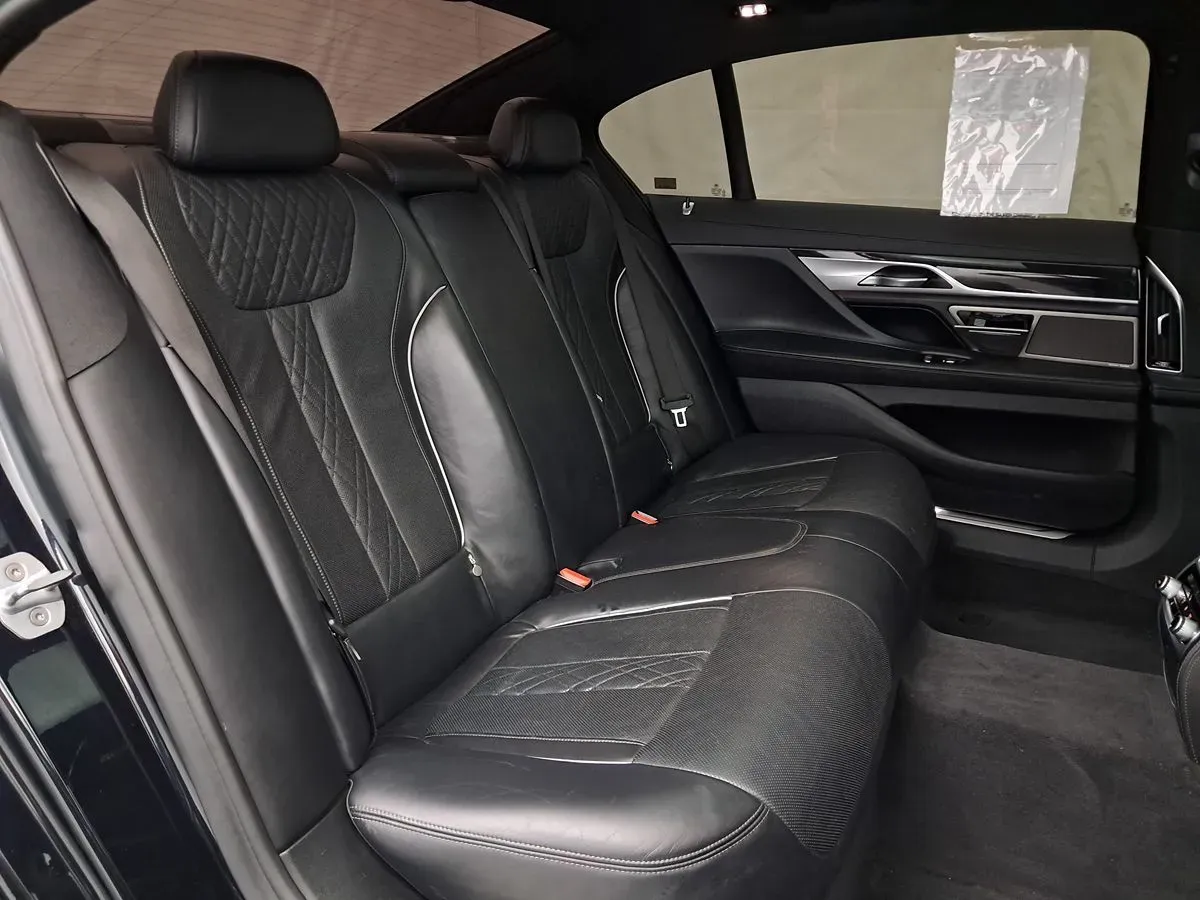 BMW 7 Series photo 42