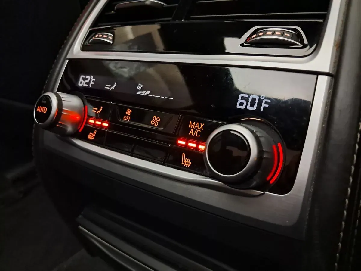 BMW 7 Series photo 39