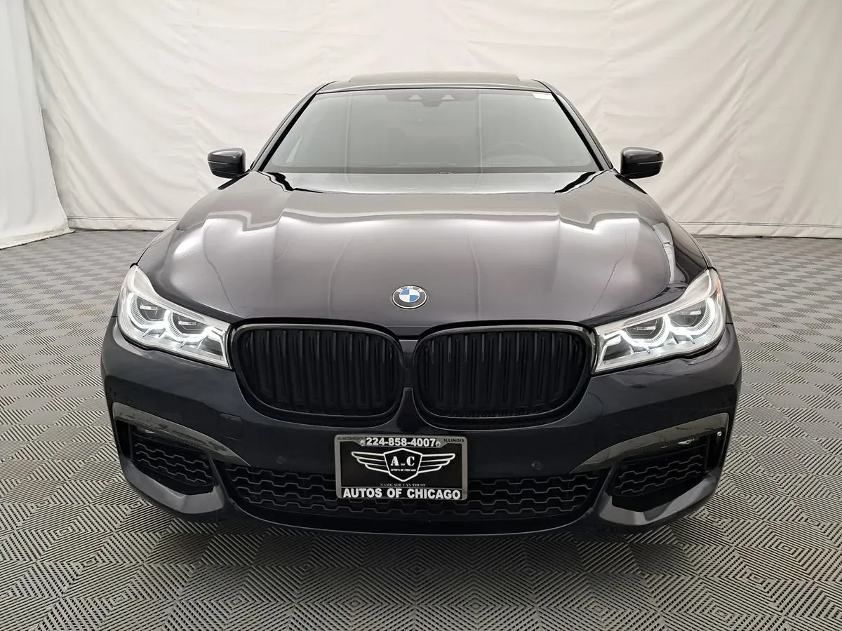 BMW 7 Series photo 2