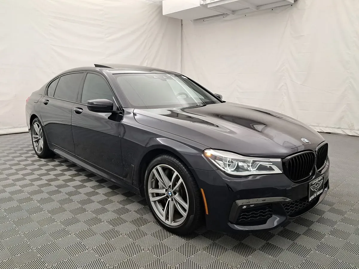 BMW 7 Series photo 3