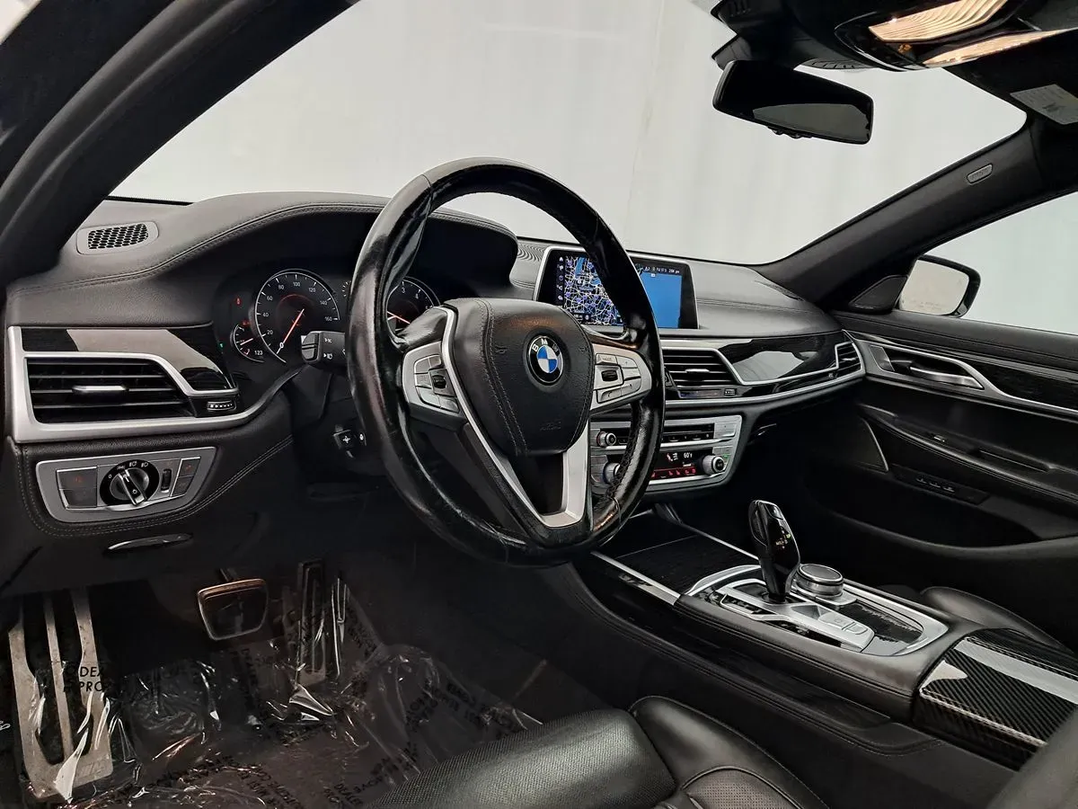 BMW 7 Series photo 6