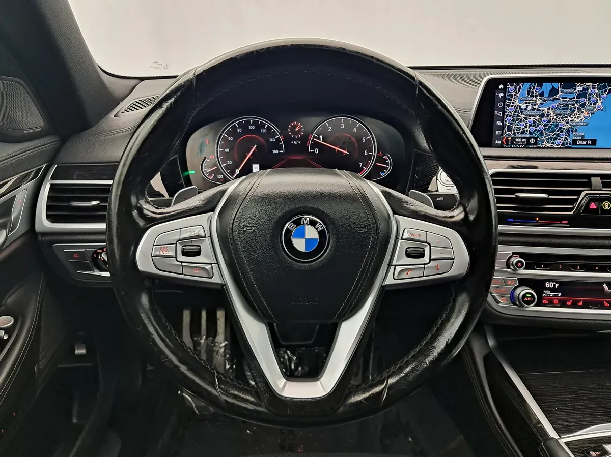 BMW 7 Series photo 9