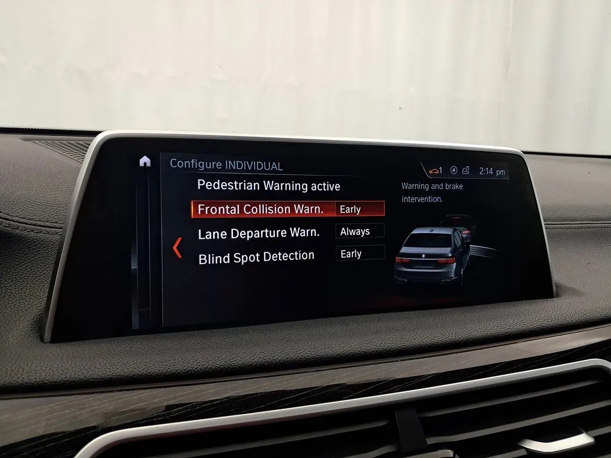 BMW 7 Series photo 17