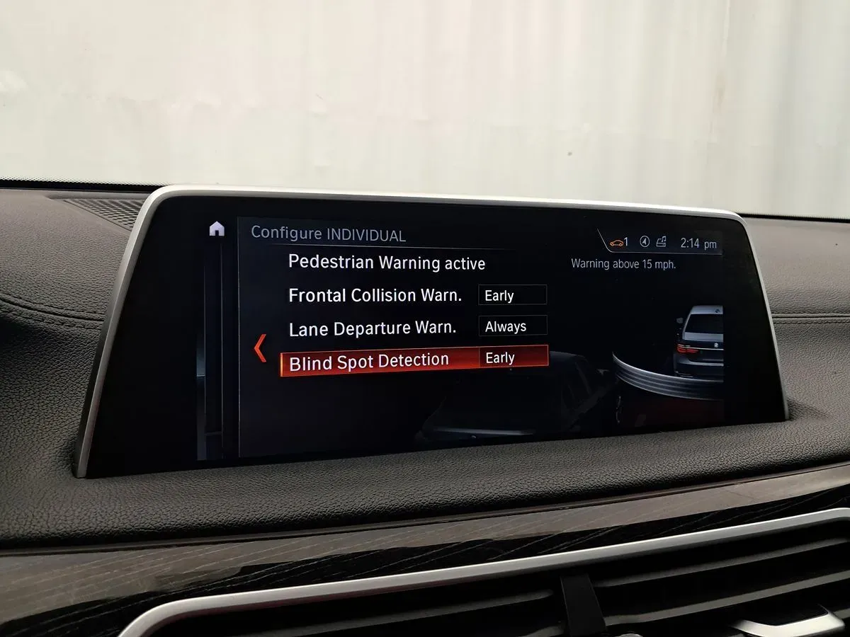 BMW 7 Series photo 19