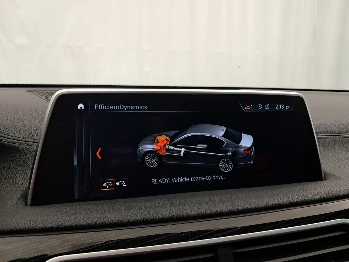 BMW 7 Series photo 28