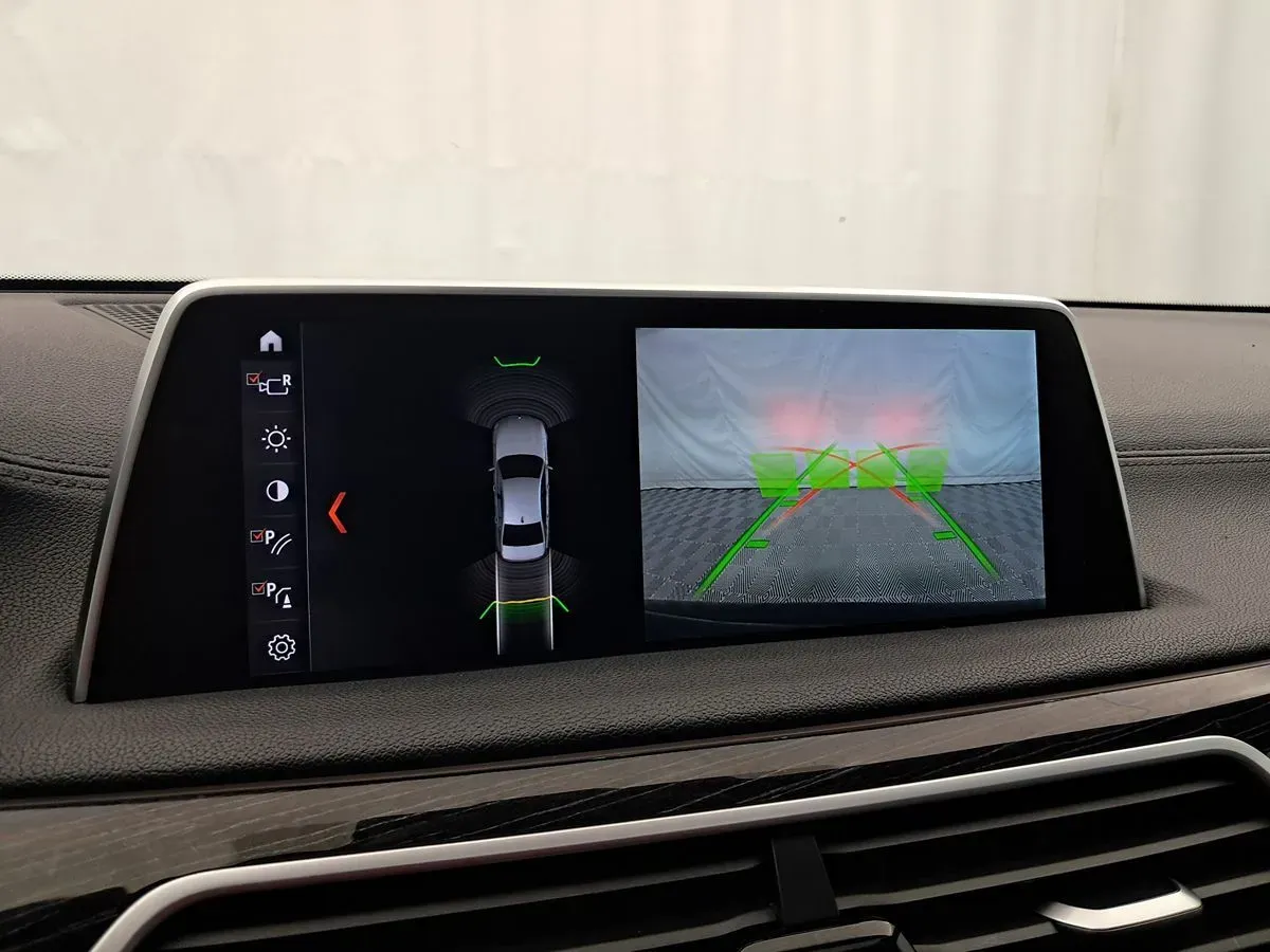 BMW 7 Series photo 27