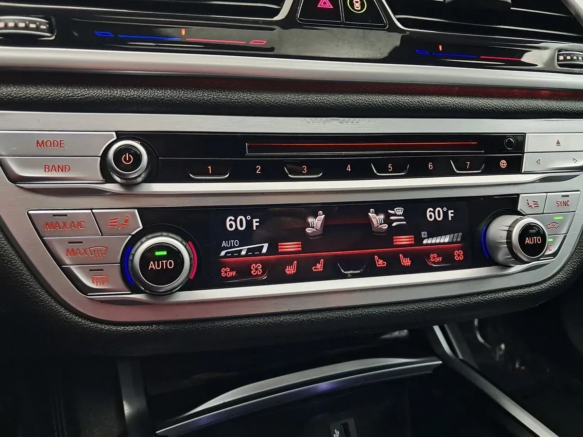 BMW 7 Series photo 34