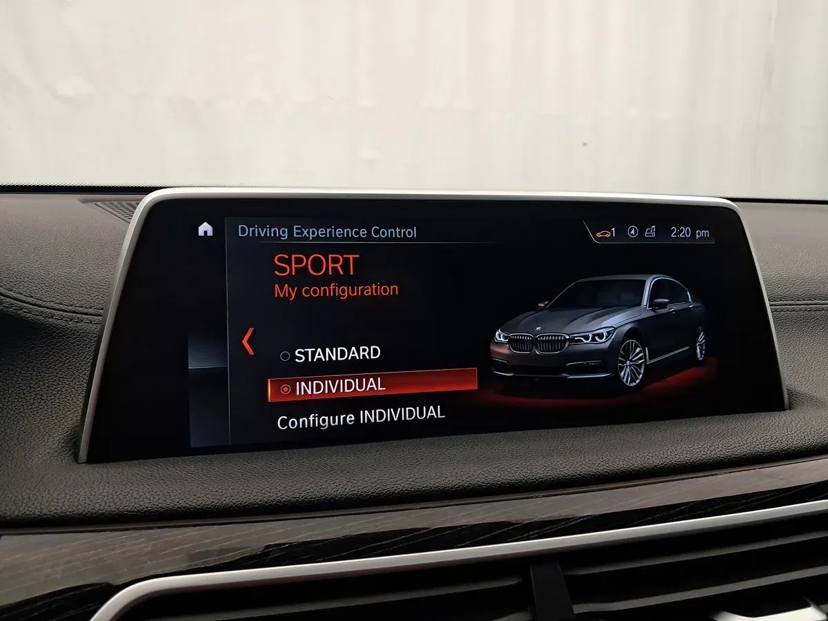 BMW 7 Series photo 30