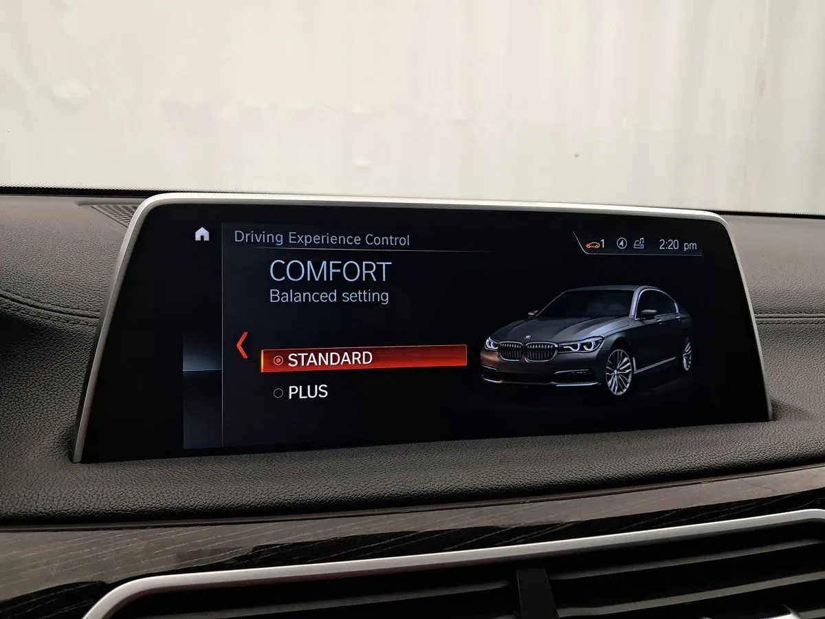 BMW 7 Series photo 31