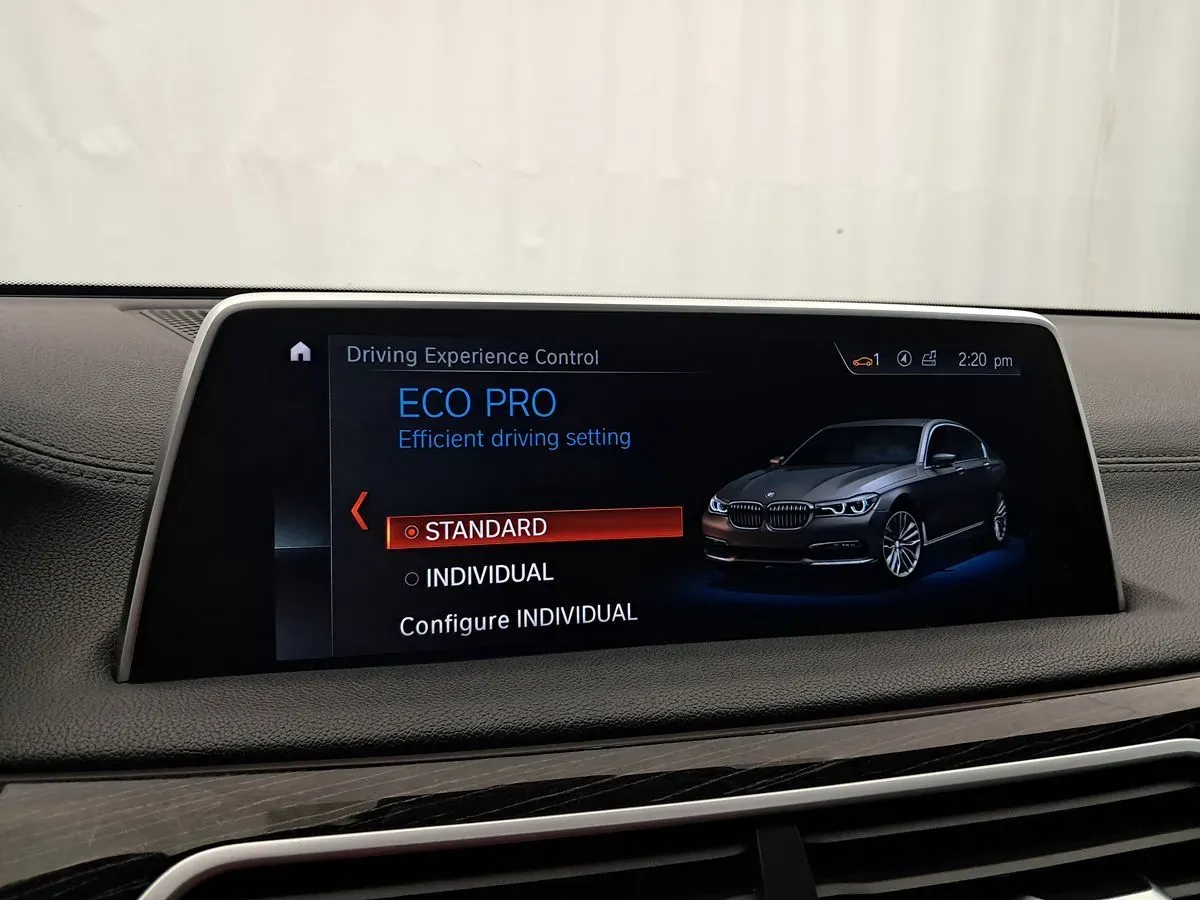 BMW 7 Series photo 32