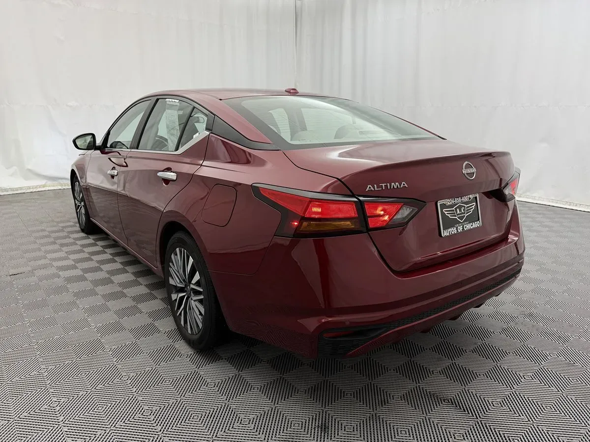 Nissan Altima photo 5