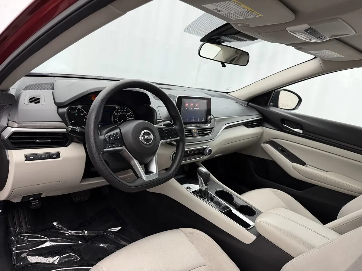 Nissan Altima photo 6