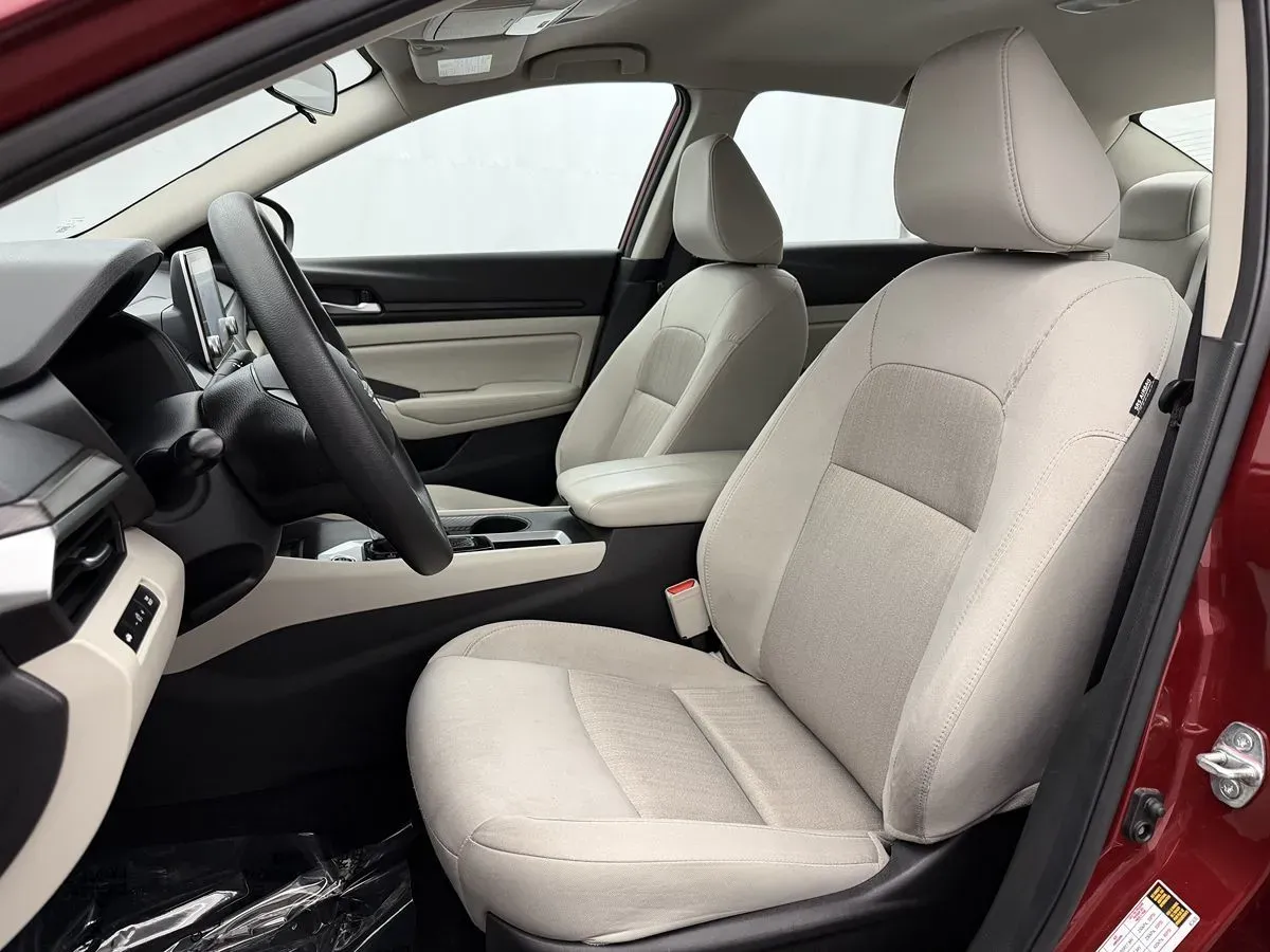 Nissan Altima photo 7