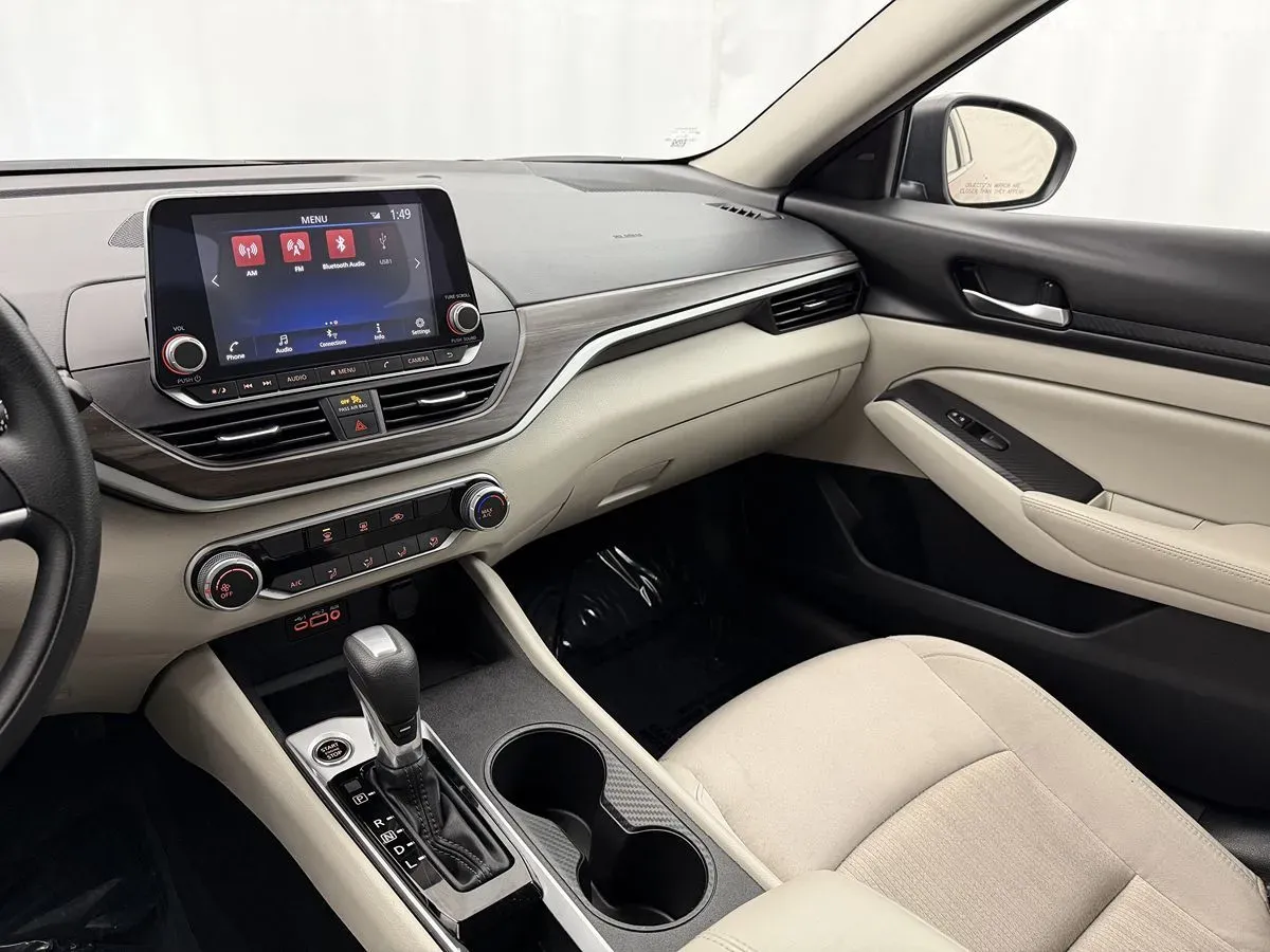 Nissan Altima photo 12