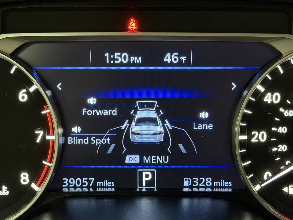 Nissan Altima photo 9
