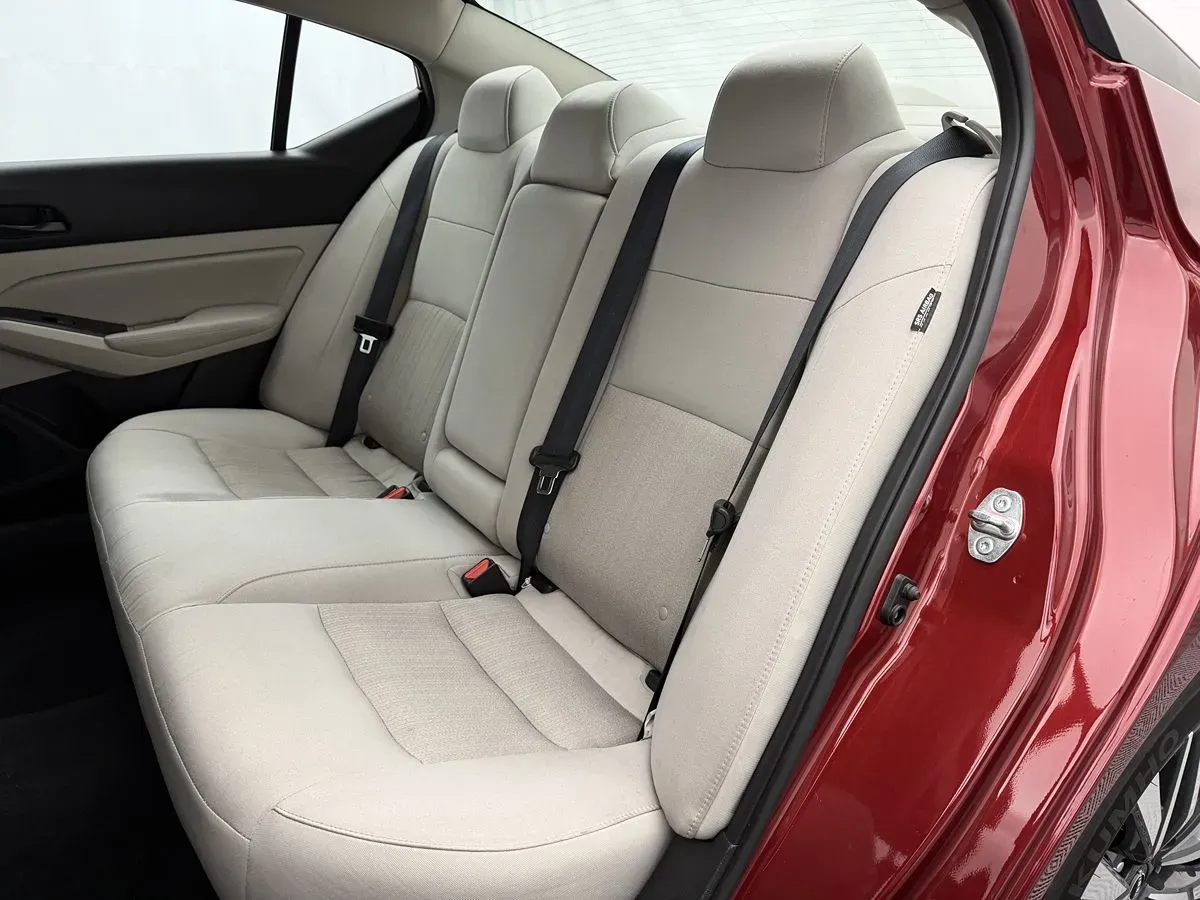 Nissan Altima photo 17