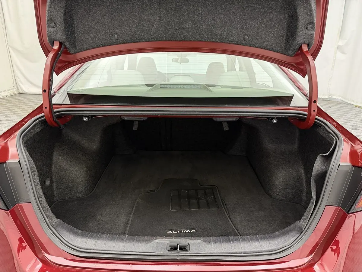 Nissan Altima photo 19