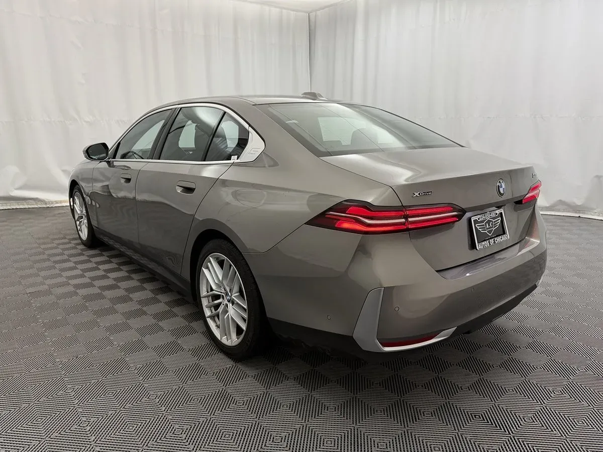 BMW 5 Series photo 6
