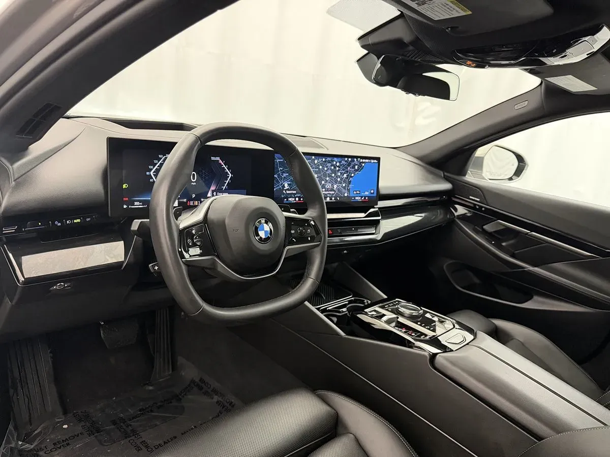 BMW 5 Series photo 8