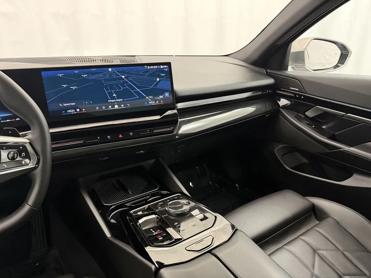 BMW 5 Series photo 18