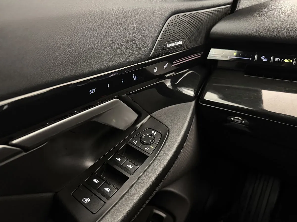 BMW 5 Series photo 15