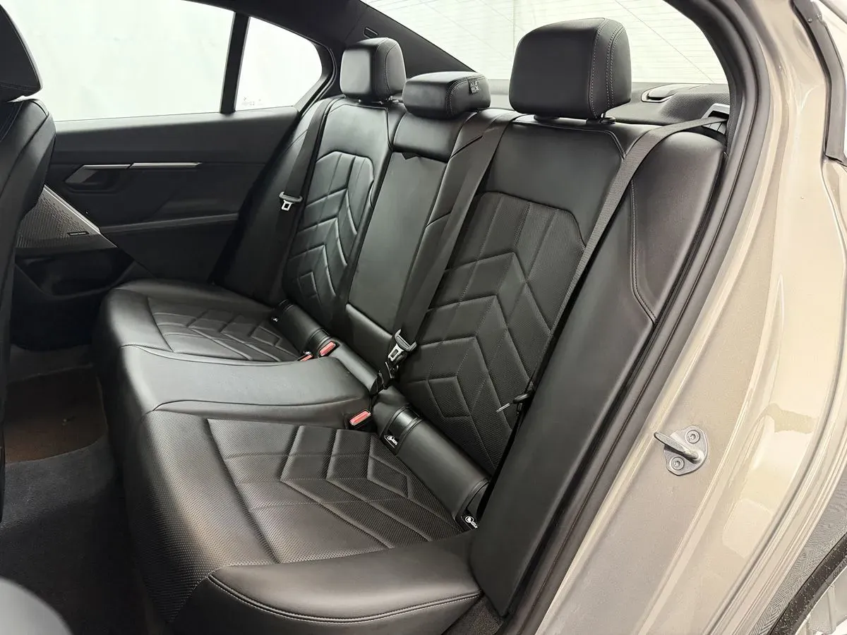 BMW 5 Series photo 48