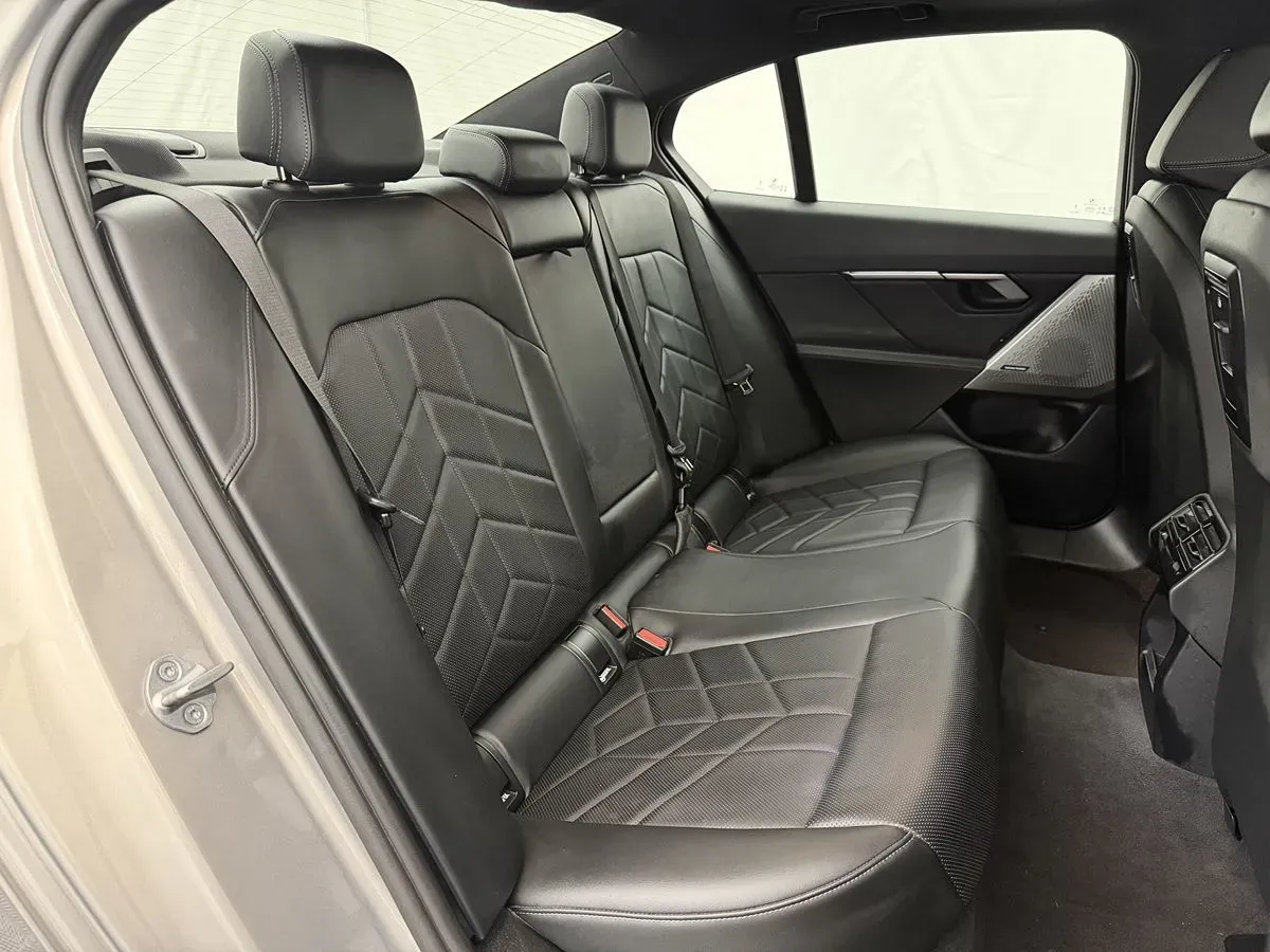 BMW 5 Series photo 50