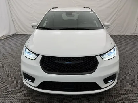 Another view of 2021 Chrysler Pacifica Hybrid Limited for sale in Arlington Heights, IL at Autos of Chicago