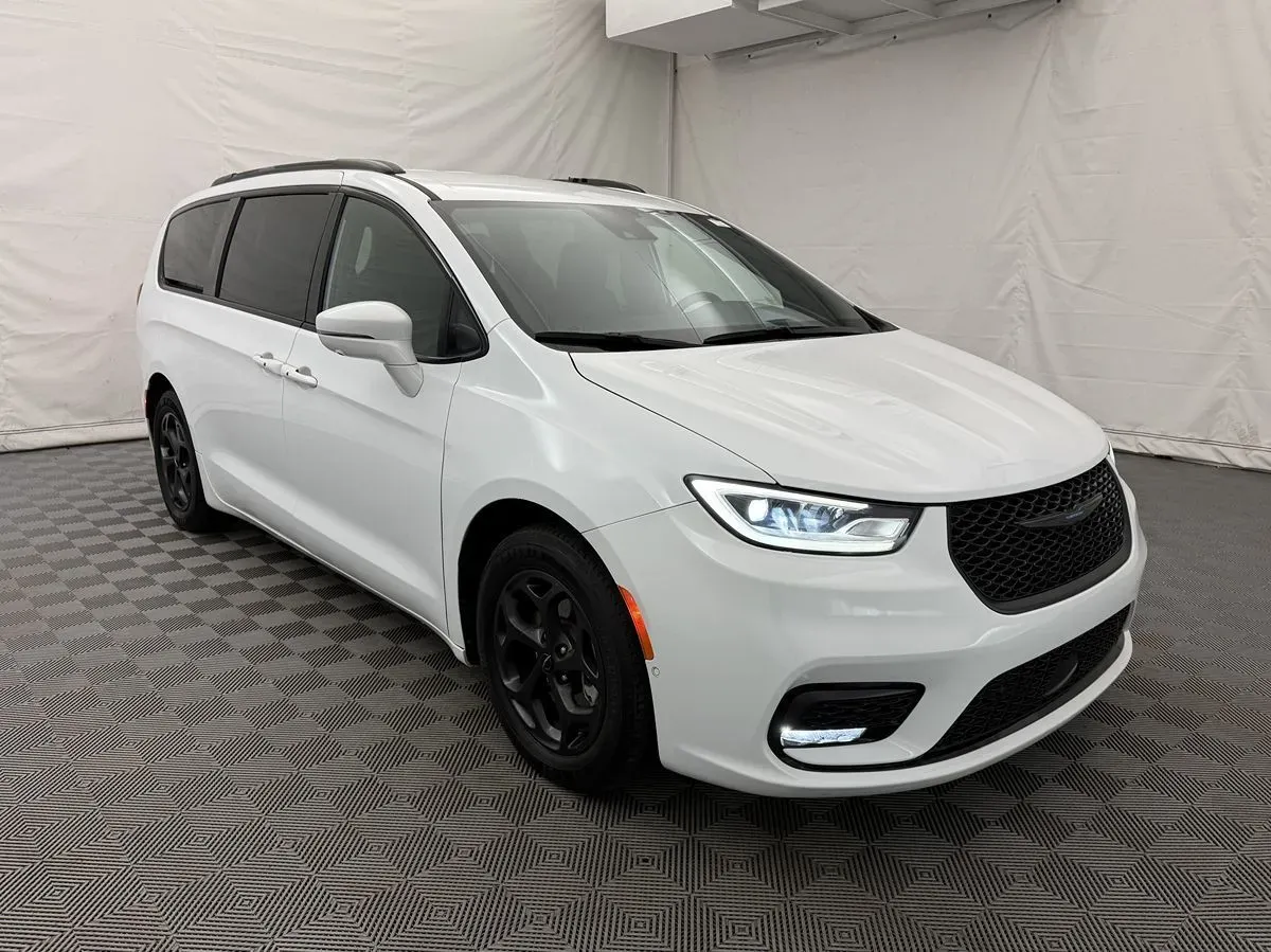 Chrysler Pacifica photo 4