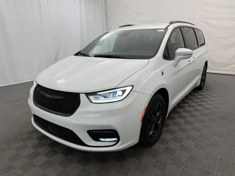 Photos of 2021 Chrysler Pacifica Hybrid Limited for sale in Arlington Heights, IL at Autos of Chicago