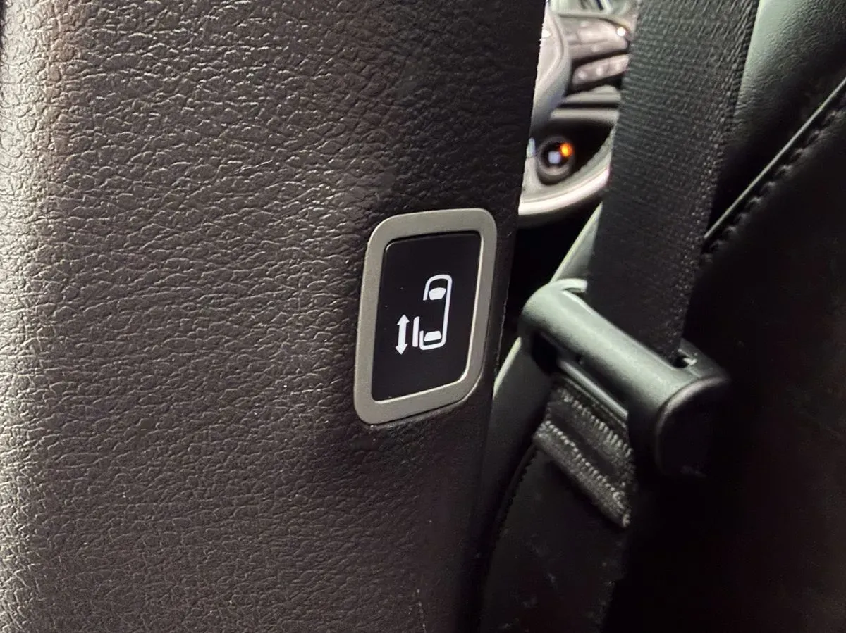 Chrysler Pacifica photo 29
