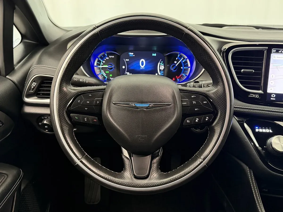 Chrysler Pacifica photo 10