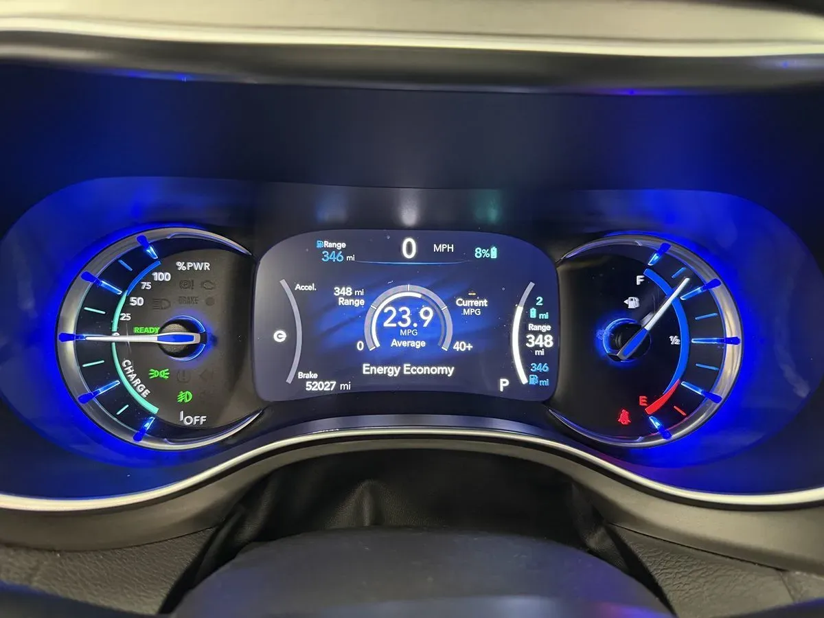 Chrysler Pacifica photo 11