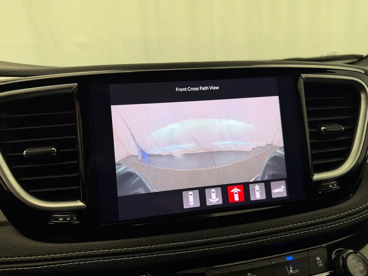 Chrysler Pacifica photo 23