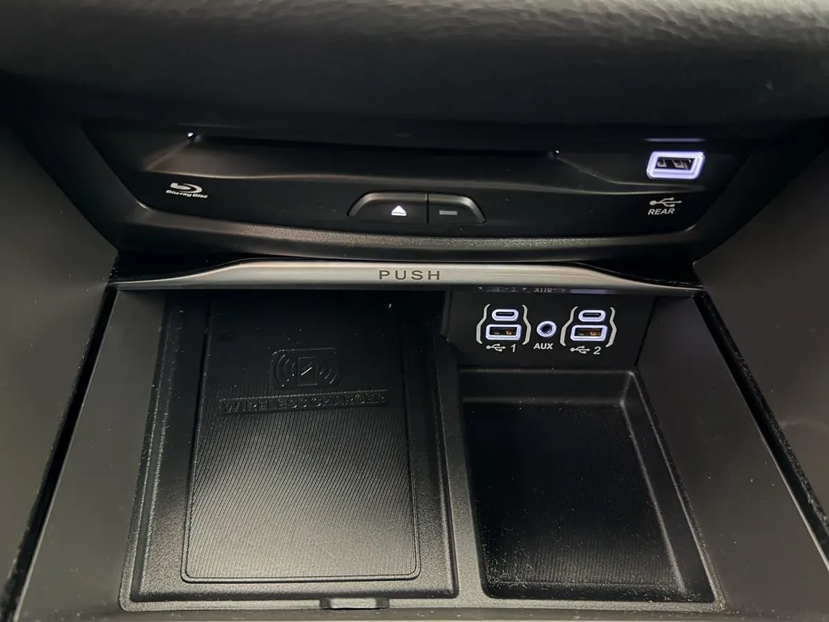 Chrysler Pacifica photo 28