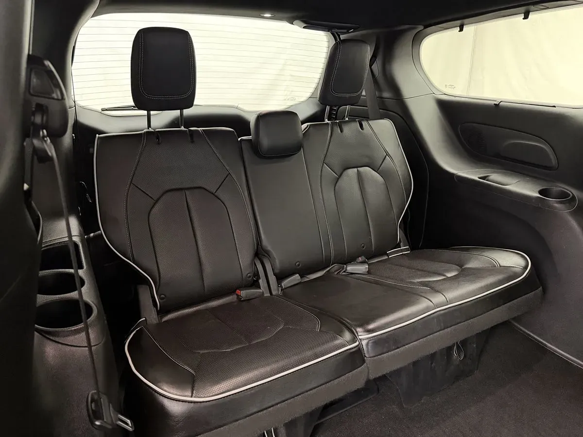 Chrysler Pacifica photo 33
