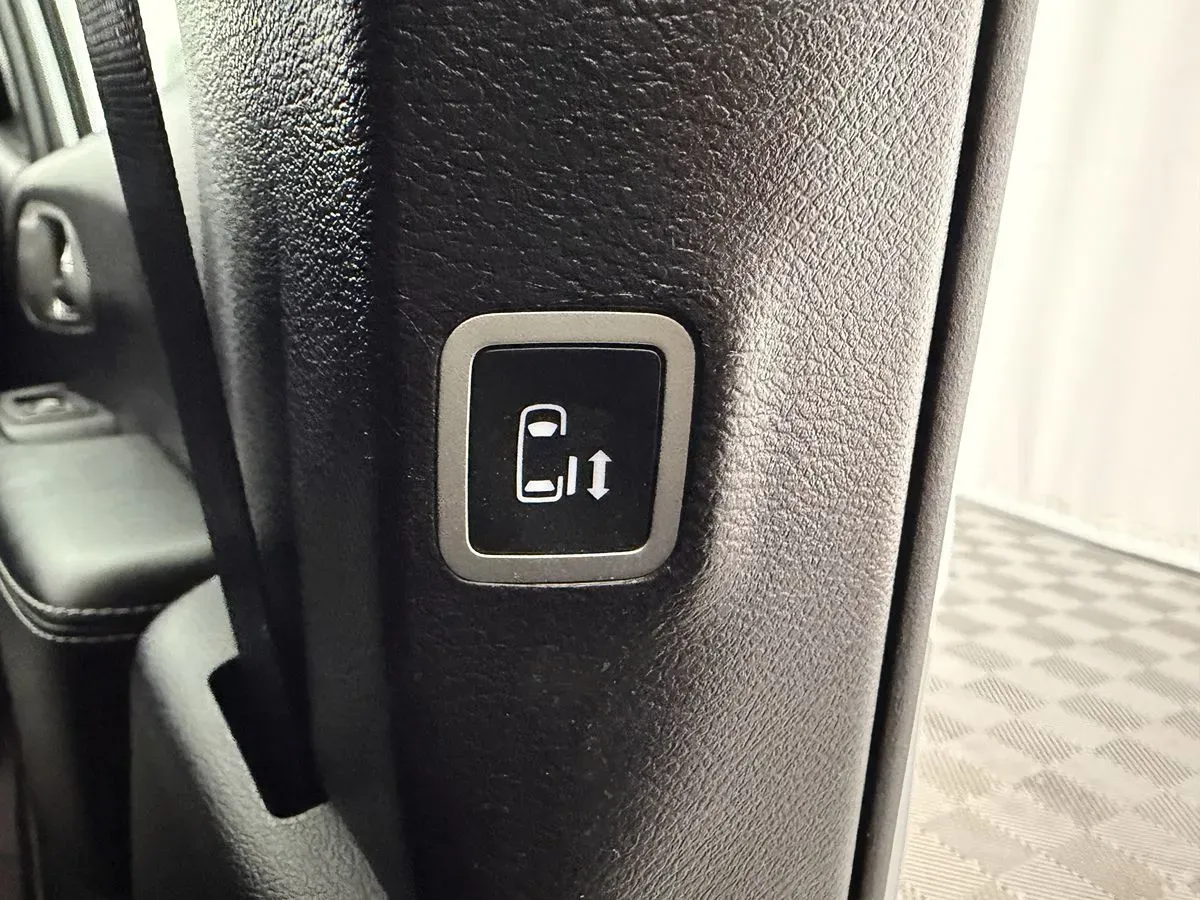 Chrysler Pacifica photo 31