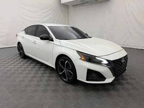 More photos of 2023 Nissan Altima 2.5 SR at Autos of Chicago, IL