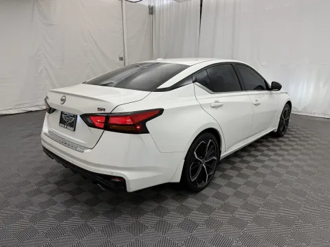 More photos of 2023 Nissan Altima 2.5 SR at Autos of Chicago, IL