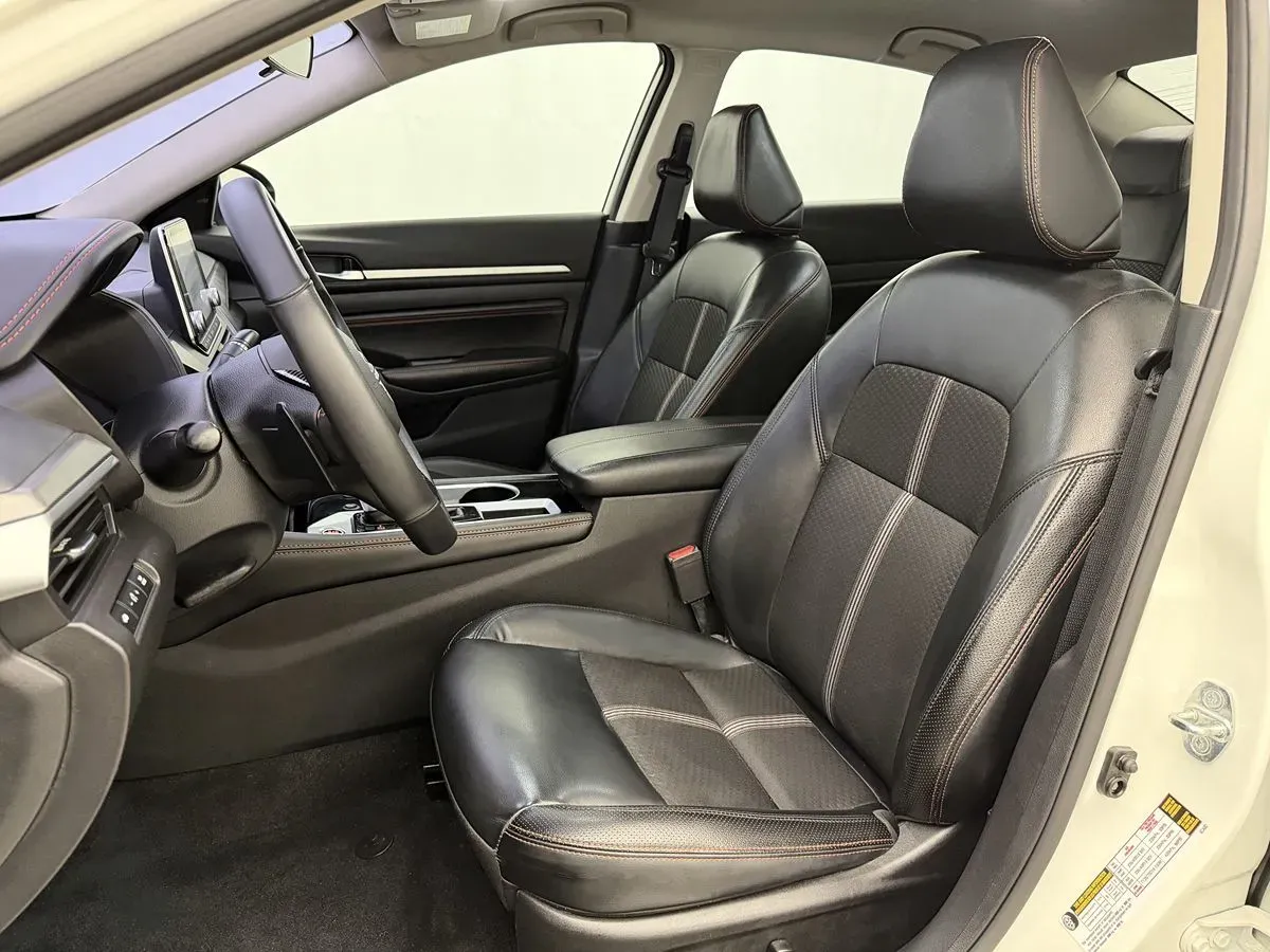 Nissan Altima photo 9