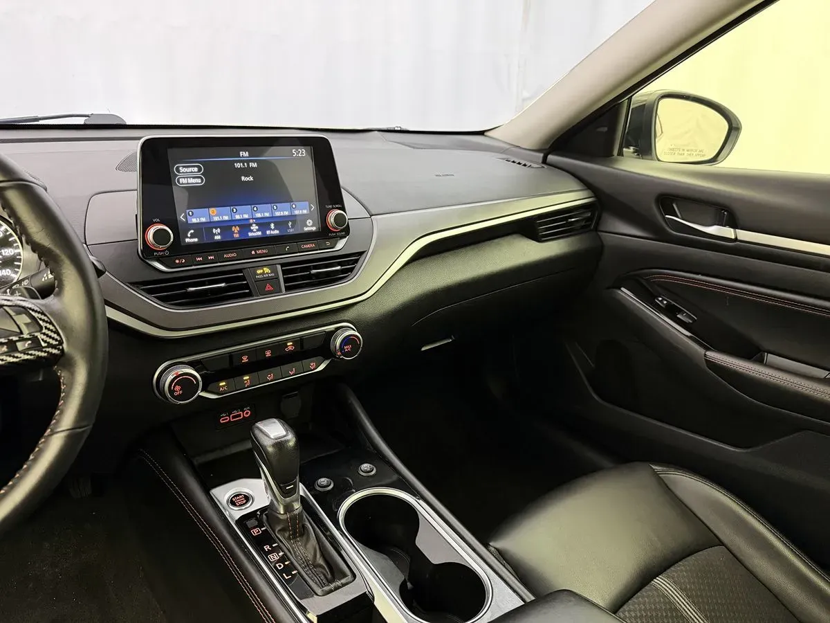 Nissan Altima photo 14