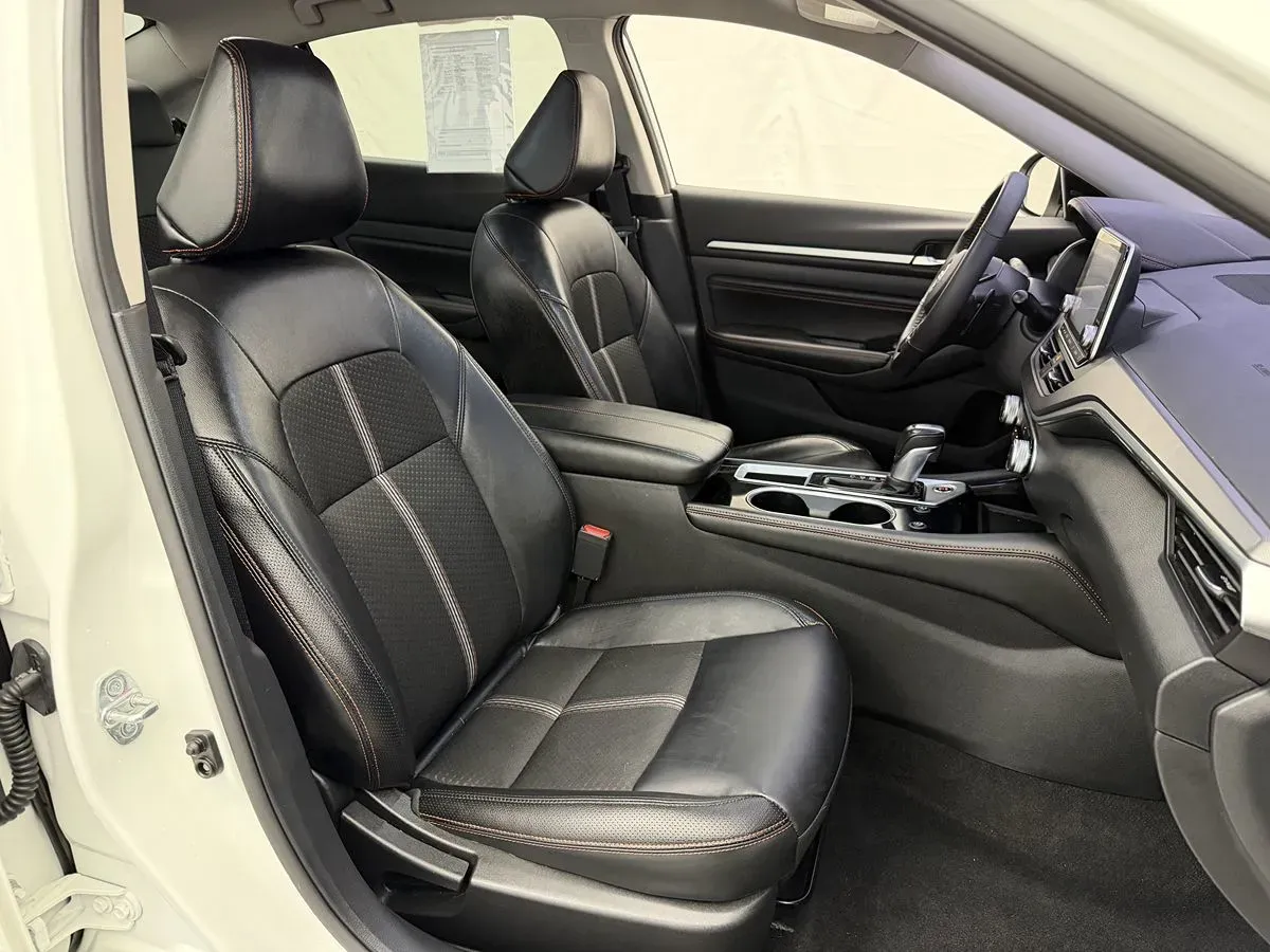 Nissan Altima photo 22