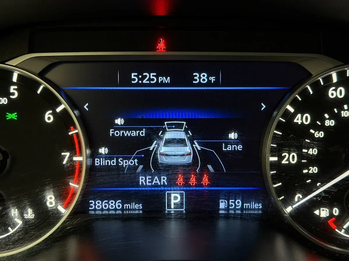Nissan Altima photo 11