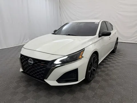 Photos of 2023 Nissan Altima 2.5 SR for sale in Arlington Heights, IL at Autos of Chicago