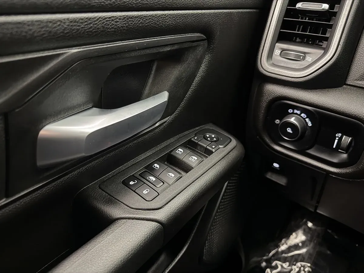 Ram 1500 photo 12