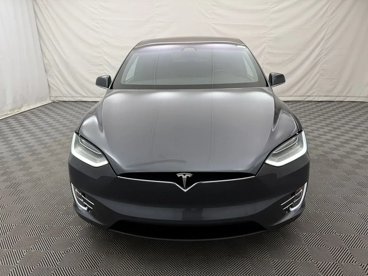 Tesla Model X photo 3