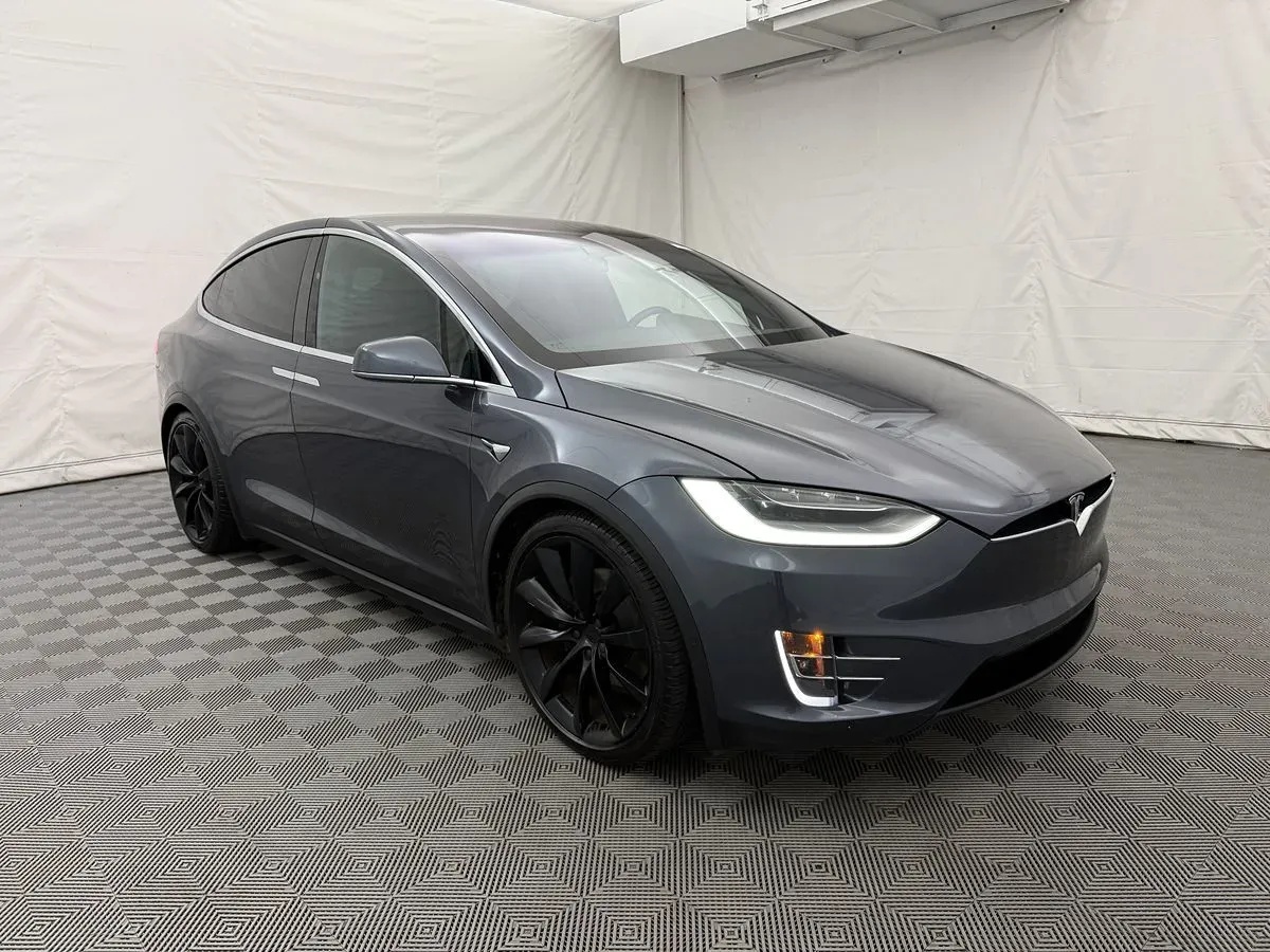 Tesla Model X photo 4