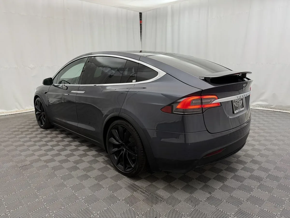Tesla Model X photo 7